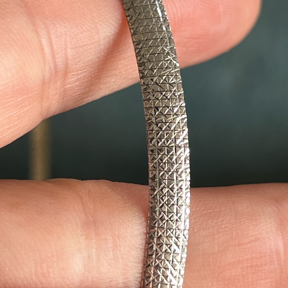 Diamond cut two tone,double sided Omega Necklace in 10k gold - Picture 6 of 9